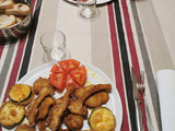 Cabrit arrebossat amb albergínia en tempura