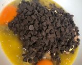 صورة لخطوة 1 من وصفة كوكيز الشوكولت 🌸 chocolate chip cookies 🌸