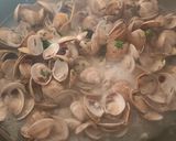 Foto del paso 5 de la receta: Chirlas al ajillo