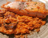 Foto del paso 10 de la receta: Salmón con cous cous cremoso de chorizo y rovellons