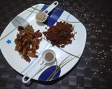 A picture of step 2 of Dates and jaggery paratha.