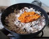 Foto del passaggio 6 della ricetta Risotto zucca e funghi