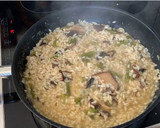 Foto del paso 9 de la receta: Risotto de setas y espárragos verdes con queso de oveja