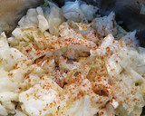Foto del paso 3 de la receta: Repollo guisado con calamares y gambas