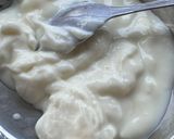 Foto langkah ke 2 dari resep Es Cream Yogurt isi Cookies Kacang Cokelat.