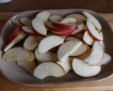 Foto del paso 1 de la receta: Manzanas caramelizadas con queso de untar y té Matcha