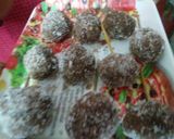 A picture of step 3 of Coconut chocolate lolipops 😃.