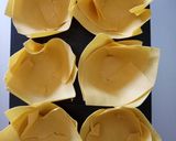 A picture of step 2 of Lasagne muffins.