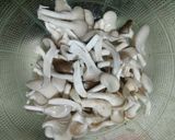 Hình bước làm 1 của món Mì xào nấm sò ăn tối dinh dưỡng