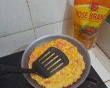 Foto langkah ke 5 dari resep Martabak Mie Telur.