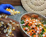 Foto del paso 2 de la receta: Ensalada de repollo con palitos de surimi