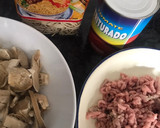 Foto del paso 1 de la receta: Noodles con carne picada, setas y tomate : cuatro