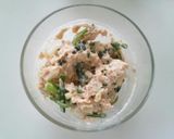 A picture of step 4 of Onion, Tuna & Spinach Sandwiches.