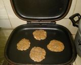 Foto langkah ke 4 dari resep Beef 'Patty' Burger.