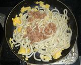 A picture of step 3 of Tuna & Natto Stir-Fried Udon Noodles.