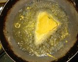 A picture of step 5 of Schezwan bread pakoda.