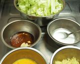 A picture of step 1 of Cabbage-filled Chinese Soup.