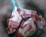 Foto del paso 2 de la receta: Pata de cordero en salsa de especias con pasas