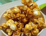 Foto langkah ke 2 dari resep Popcorn karamel.