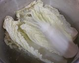 Foto langkah ke 1 dari resep Sawi Gulung Isi Ayam.