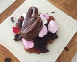 A picture of step 2 of Quick Brownie smores.