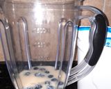 Foto del paso 2 de la receta: Licuado con arándanos