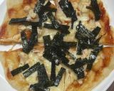 A picture of step 7 of Raw Salmon Pizza with Cheese and Nori.