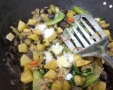 Foto langkah ke 2 dari resep Tumis Terong, Kentang & Ikan Asin.