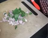 A picture of step 4 of Bhaji Chilli Curry.