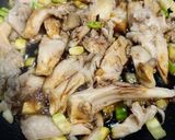 Foto del paso 1 de la receta Arroz con setas y calabacín en salsa de soja