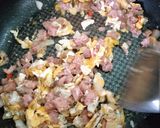รูปขั้นตอนการทำที่ 3 ของ ข้าวผัดแหนม