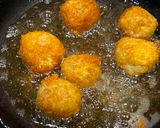 A picture of step 4 of Mozzarellas Pork Balls.