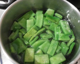 Foto del paso 2 de la receta: Patata pera y judías verdes cocidas, con ali oli de tomates secos