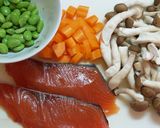 A picture of step 2 of Rice with Colorful Autumn Vegetables (Gomoku Takikomi Gohan).