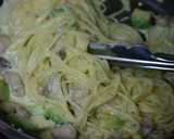 A picture of step 5 of Avocado and Chicken Cream Pasta.
