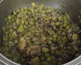 Foto del passaggio 3 della ricetta Frittata di piselli,fave e carciofi