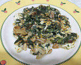 Foto del paso 1 de la receta: Revuelto de espinacas con piñones, pasas y nueces