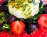 Foto del paso 3 de la receta: Carpaccio de tomate con burrata y fresas