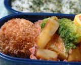 A picture of step 6 of Easy Menchi Katsu (Deep-fried Minced Meat Patties).