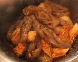 A picture of step 3 of Simmered Konnyaku.