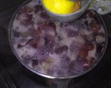 A picture of step 2 of Black Grapes Crush.