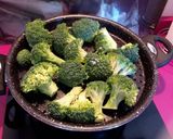 Foto del paso 1 de la receta Brócoli gratinada con aceite de pistacho