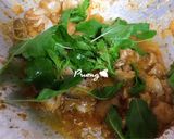 รูปขั้นตอนการทำที่ 5 ของ ผัดเห็ดใบกะเพราใส่ปลากระป๋อง🍄🥫🍃