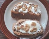 Foto del paso 2 de la receta: Tostadas con queso crema y nueces