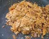 A picture of step 3 of Pumpkin seeds chikki.