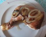 Foto del paso 3 de la receta: Pollo al horno en colchón de cebolla