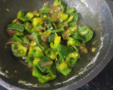 मसालेदार बेसन शिमला मिर्च(masaledar besan shimla mirch recipe in hindi) रेसिपी चरण 3 फोटो