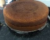 Foto del paso 7 de la receta Tarta rellena de mermelada de fresa y cobertura de chocolate blanco