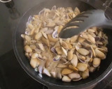 Foto del paso 2 de la receta: Tellinas salteadas con ron