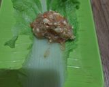 Foto langkah ke 4 dari resep Sawi gulung isi tahu ayam.